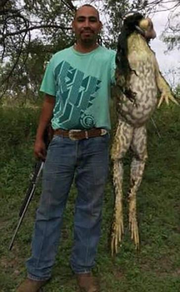Техасский охотник нашёл гигантскую лягушку