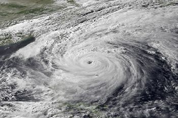   Мощный циклон обрушился на Хабаровск.