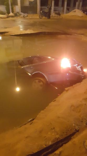 В Египте автомобиль утонул... В луже!