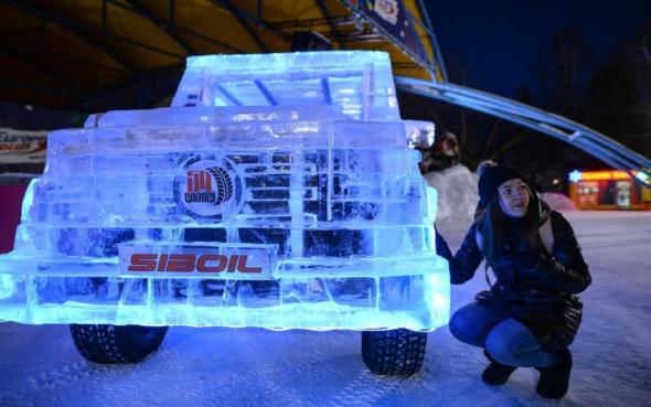 Новосибирский автолюбитель собрал изо льда Mercedes-Benz G-Wagen
